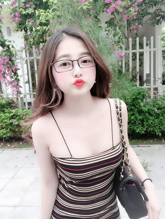 Nụ cười chúm chím của 9x Việt xinh như gái Hàn